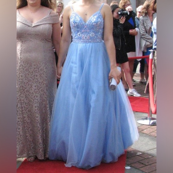 Grad/Prom Dress - Picture 2 of 3